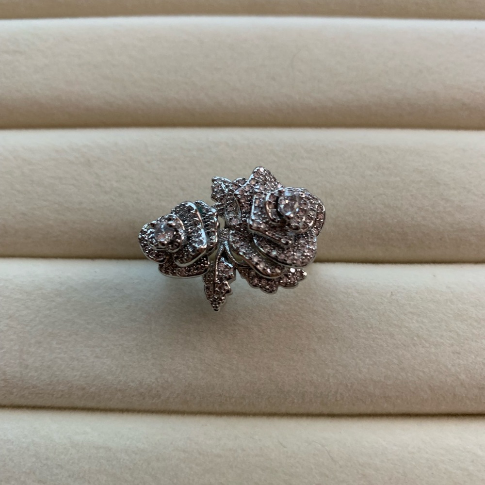 Elegant Silver Rose Ring